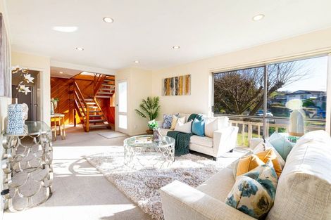 Photo of property in 8 Lisa Rise, Half Moon Bay, Auckland, 2012