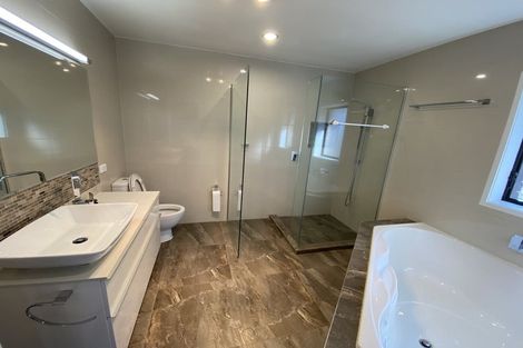 Photo of property in 24 Luckens Road, West Harbour, Auckland, 0618