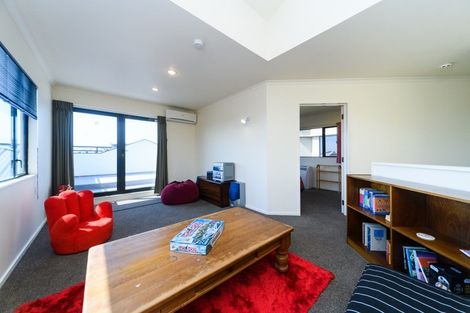 Photo of property in 5 The Strand, Fitzherbert, Palmerston North, 4410