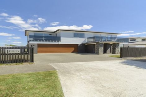 Photo of property in 140 Ruapehu Drive, Fitzherbert, Palmerston North, 4410