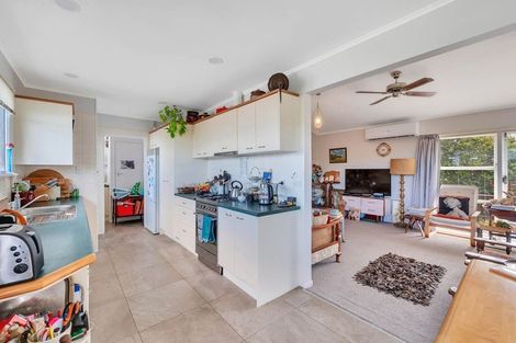 Photo of property in 11 Chequers Avenue, Glenfield, Auckland, 0629