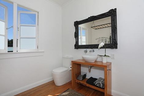 Photo of property in 21 Signal Street, Foxton Beach, Foxton, 4815