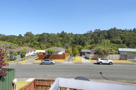 Photo of property in 2/117 Lynn Road, Bayview, Auckland, 0629