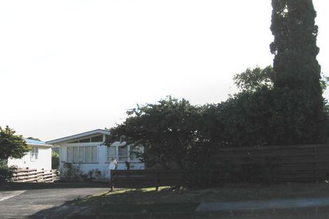 Photo of property in 23 Lantana Road, Green Bay, Auckland, 0604