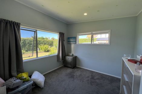 Photo of property in 11 Ocean View Road, Milford, Auckland, 0620