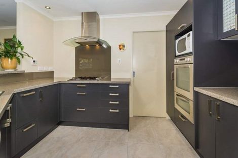 Photo of property in 8 Spring Valley Place, Oteha, Auckland, 0632