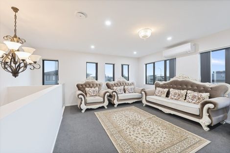 Photo of property in 22 Millcroft Lane, Ranui, Auckland, 0612