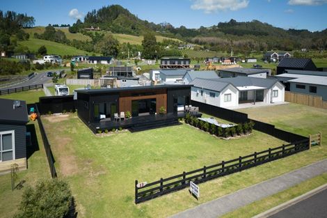 Photo of property in 13 Navigation Drive, Cooks Beach, Whitianga, 3591