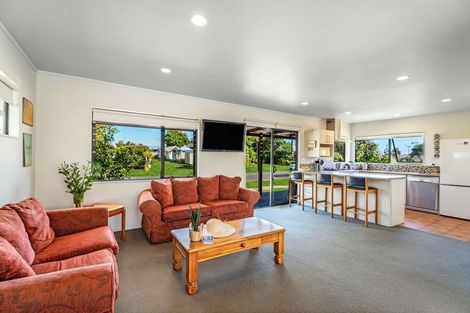 Photo of property in 106 Kowhai Avenue, Matarangi, Whitianga, 3592