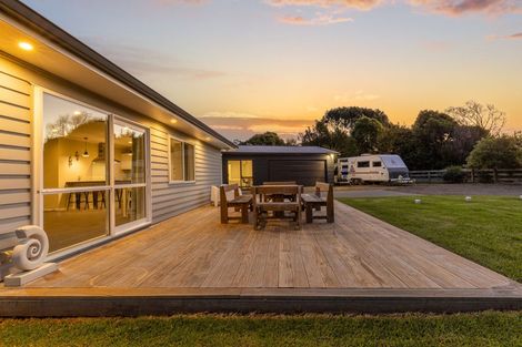 Photo of property in 105 Peka Peka Road, Peka Peka, Waikanae, 5391