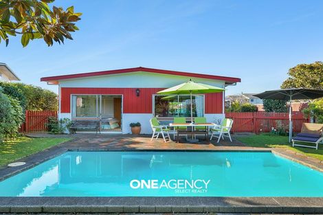 Photo of property in 85 Gloaming Hill, Titahi Bay, Porirua, 5022