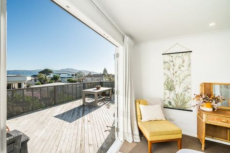 Photo of property in 118 Seaview Road, Paraparaumu Beach, Paraparaumu, 5032