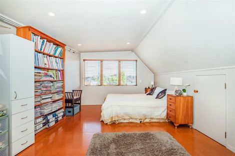 Photo of property in 3a Fraser Road, Narrow Neck, Auckland, 0624