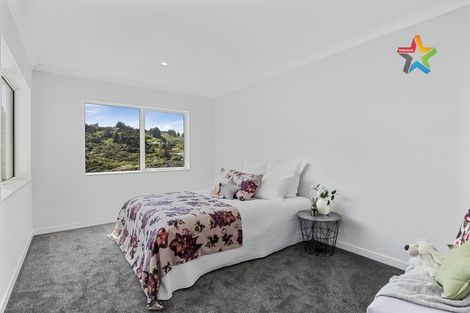 Photo of property in 2 Poto Road, Normandale, Lower Hutt, 5010