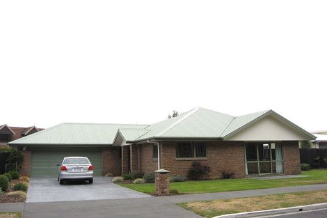 Photo of property in 112 Rothesay Road, Parklands, Christchurch, 8083