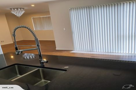 Photo of property in 20 Vinistra Road, Kumeu, 0810