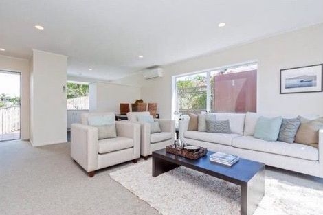 Photo of property in 1/17 Kells Place, Botany Downs, Auckland, 2010