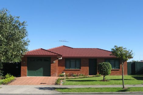 Photo of property in 35 Glenveagh Park Drive, Weymouth, Auckland, 2103