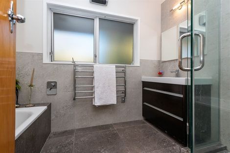 Photo of property in 17 Liston Crescent, Cockle Bay, Auckland, 2014