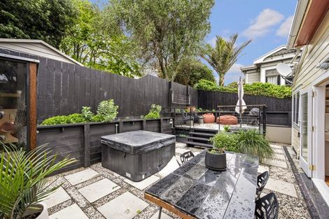 Photo of property in 7 Manley Terrace, Newtown, Wellington, 6021
