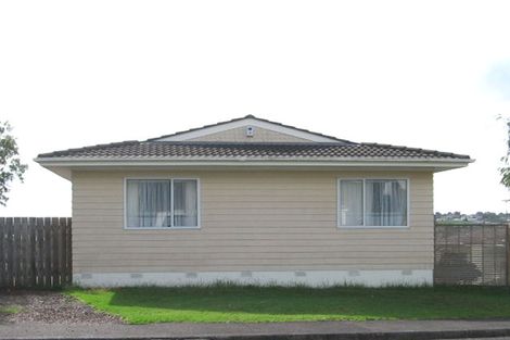 Photo of property in 38 Widmore Drive, Massey, Auckland, 0614