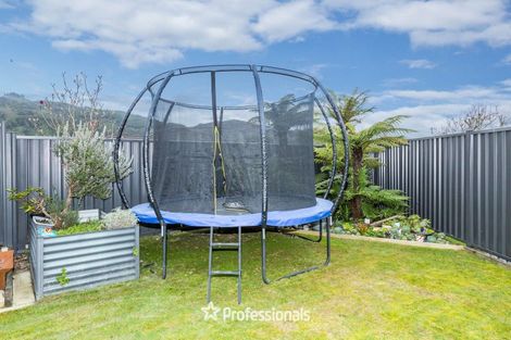 Photo of property in 2 Chalfont Road, Silverstream, Upper Hutt, 5019