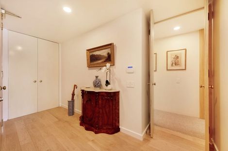 Photo of property in 2/328 Oriental Parade, Oriental Bay, Wellington, 6011