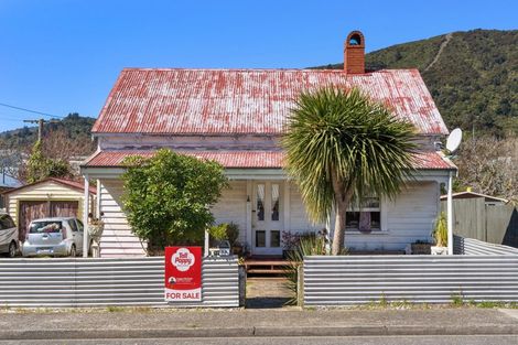 Photo of property in 10 Market Street, Picton, 7220