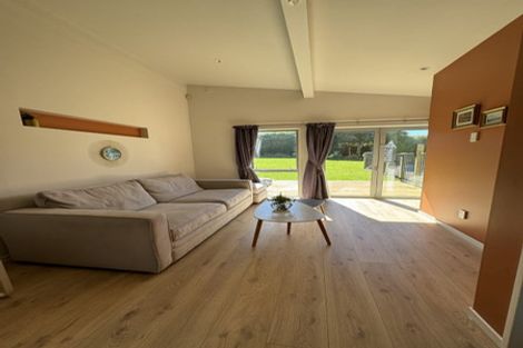 Photo of property in 8 September Place, Forrest Hill, Auckland, 0620