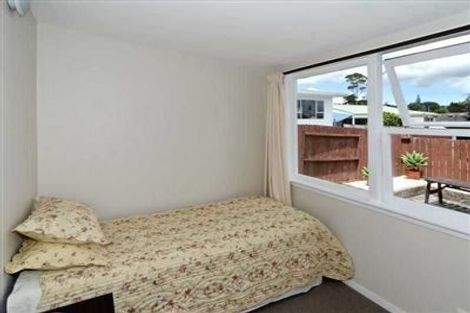 Photo of property in 1/55 Awaroa Road, Sunnyvale, Auckland, 0612