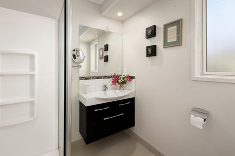 Photo of property in 2 Tranquil Grove, Omokoroa, 3114