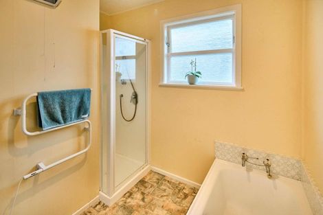 Photo of property in 16 Clematis Grove, Maungaraki, Lower Hutt, 5010