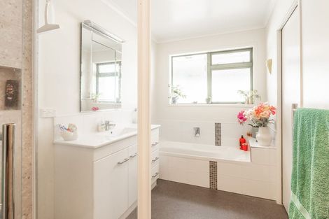 Photo of property in 18 Hamon Place, Pukehangi, Rotorua, 3015