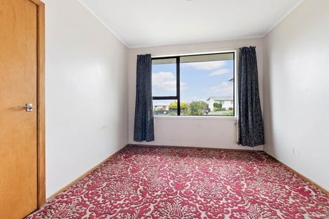 Photo of property in 34 Kirrie Avenue, Te Atatu South, Auckland, 0610