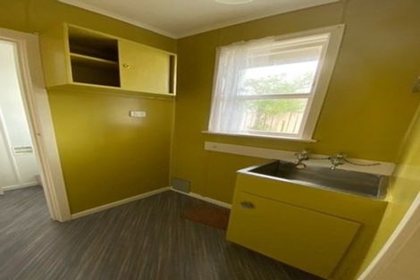 Photo of property in 17 Balmain Street, Newlands, Wellington, 6037