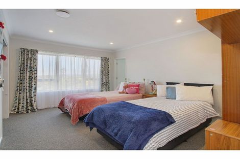 Photo of property in 162 Royal Road, Massey, Auckland, 0614