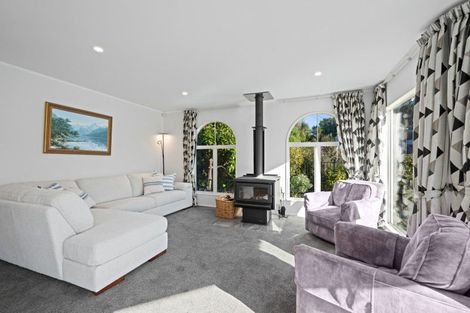 Photo of property in 37 Waikawa Road, Picton, 7220