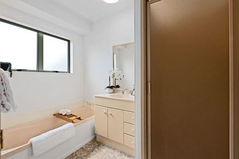 Photo of property in 1/12 Sunnyfield Crescent, Glenfield, Auckland, 0629