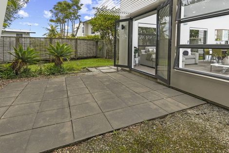 Photo of property in 4/40 Scarlet Oak Drive, Schnapper Rock, Auckland, 0632