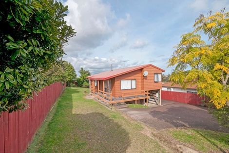 Photo of property in 3 Madigan Place, Glendene, Auckland, 0602