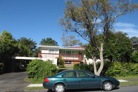 Photo of property in 5 La Trobe Street, Pakuranga Heights, Auckland, 2010