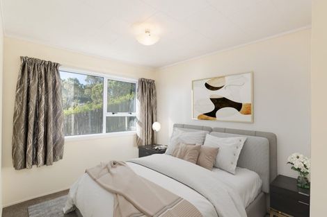 Photo of property in 74 Horokiwi Road West, Newlands, Wellington, 6037