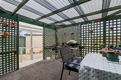 Photo of property in 25 Matthew Place, Kawaha Point, Rotorua, 3010