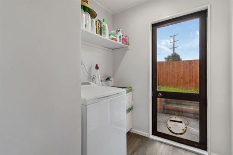 Photo of property in 96 Athena Drive, Totara Vale, Auckland, 0629