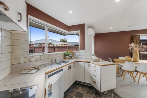 Photo of property in 33 Daniels Road, Redwood, Christchurch, 8051