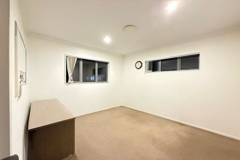 Photo of property in 33 Midhurst Avenue, Henderson, Auckland, 0612