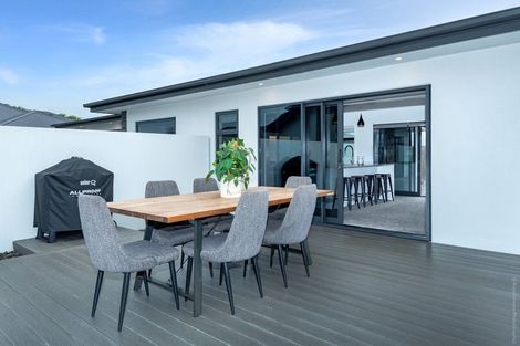 Photo of property in 14 Blue Gum Place, New Brighton, Christchurch, 8083