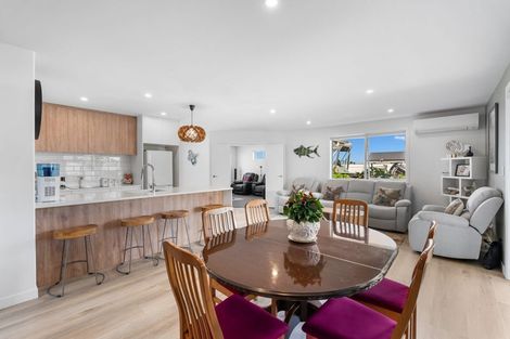 Photo of property in 104 Kaurinui Crescent, One Tree Point, 0118