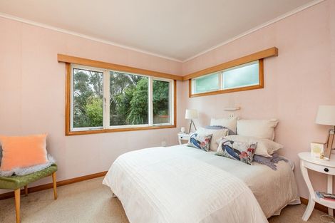 Photo of property in 8 Miles Crescent, Newlands, Wellington, 6037