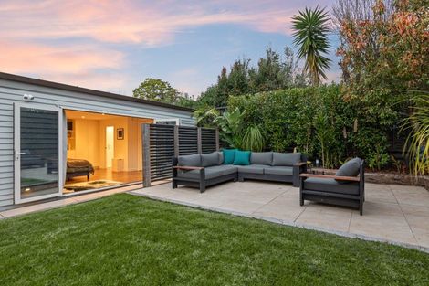 Photo of property in 75a Stanley Point Road, Stanley Point, Auckland, 0624